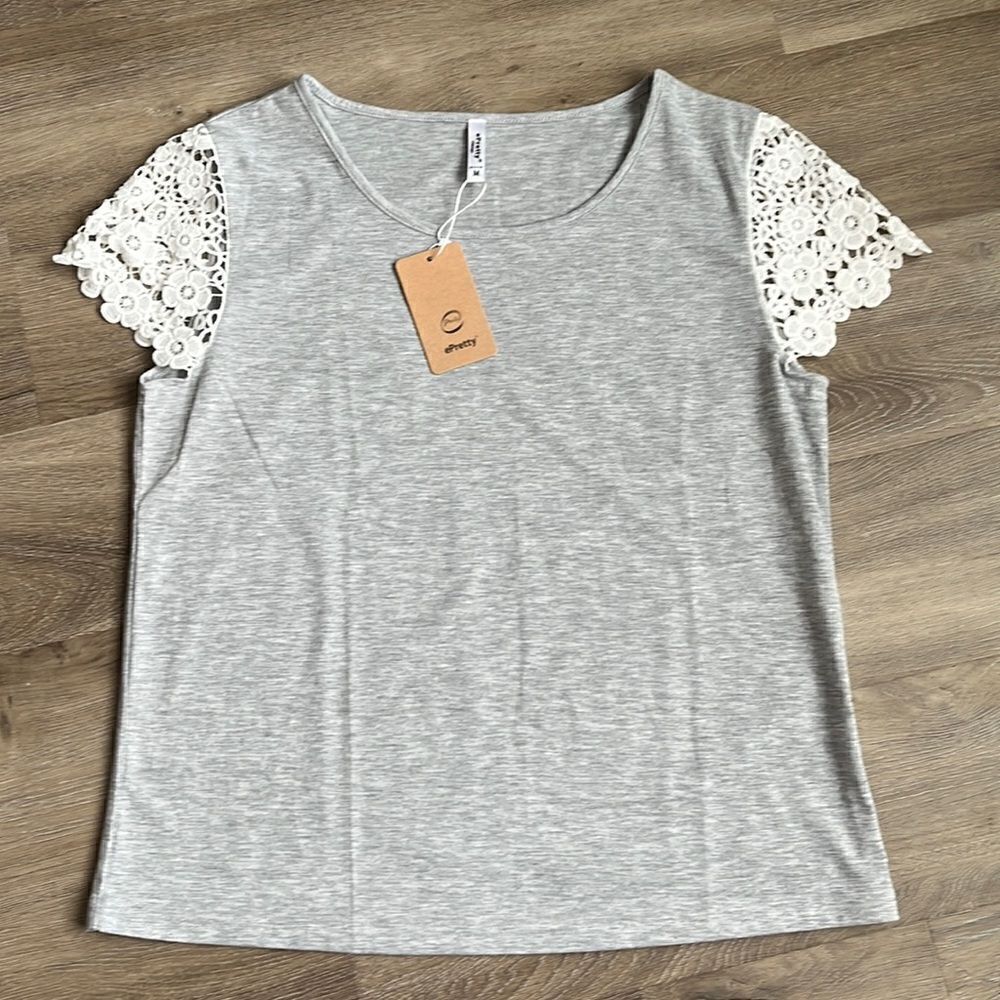 NWT ePretty Lace Cap Sleeve Shirt Size Medium